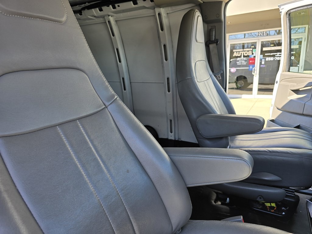 2022 GMC Savana Image 21