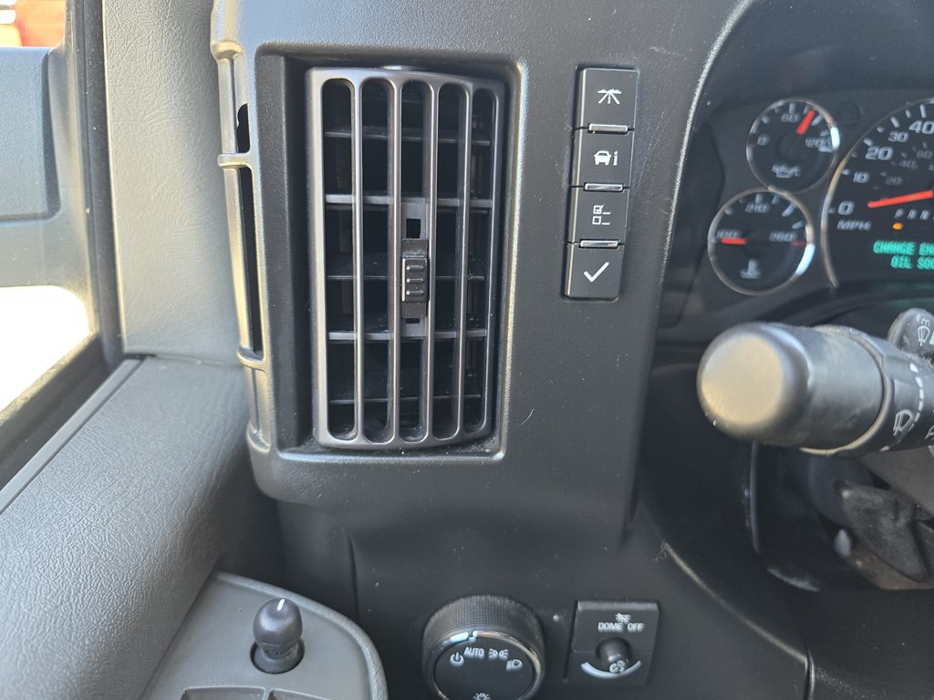 2022 GMC Savana Image 22