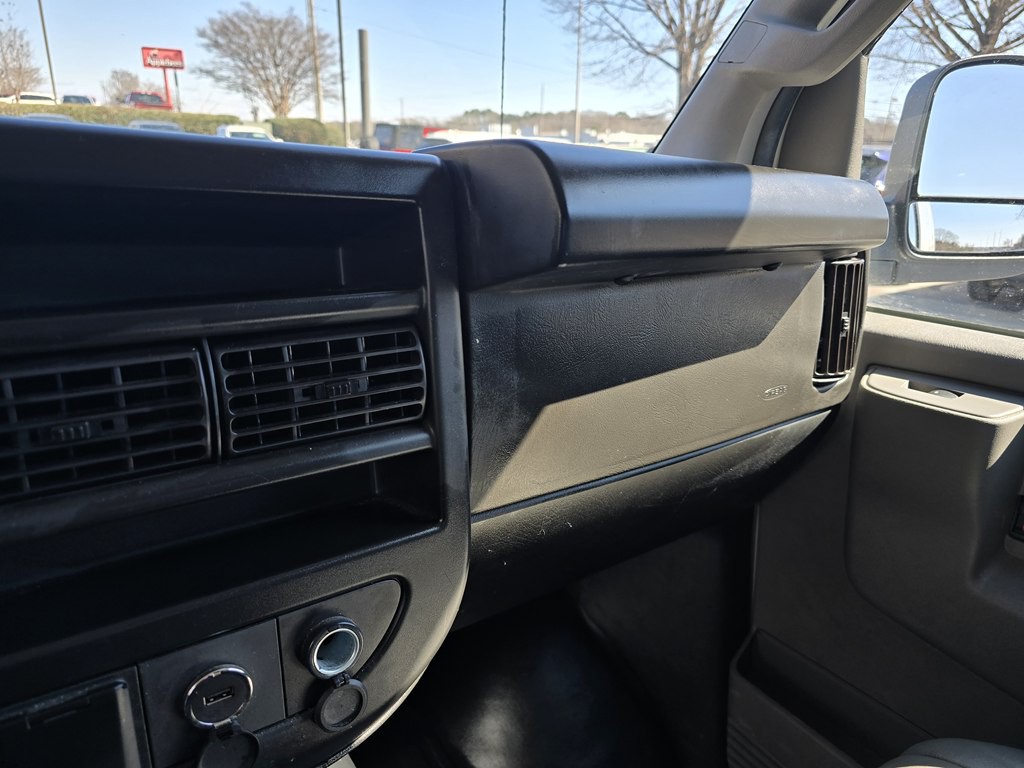 2022 GMC Savana Image 28