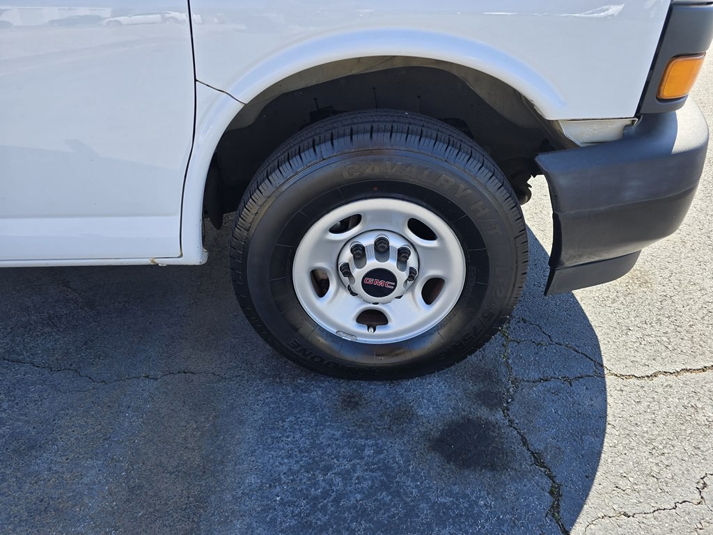 2022 GMC Savana Image 31