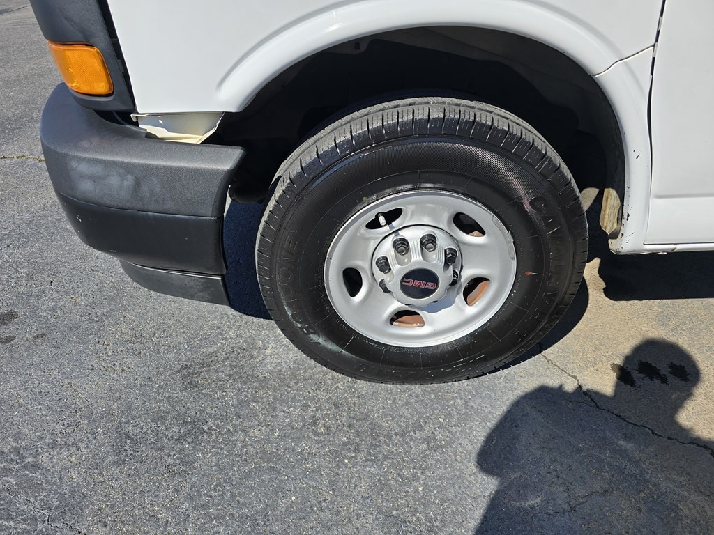 2022 GMC Savana Image 32