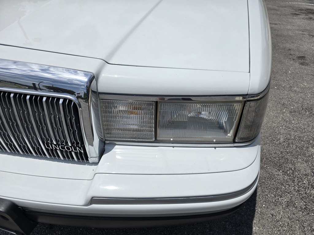 1993 Lincoln Town Car Image 5