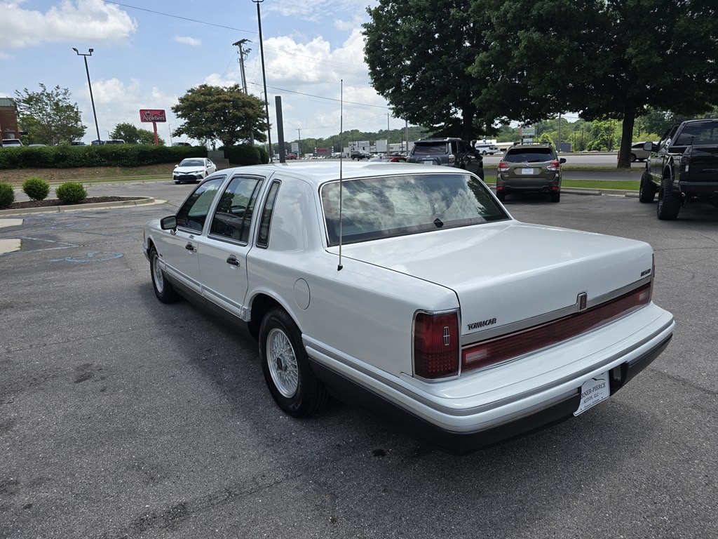 1993 Lincoln Town Car Image 9