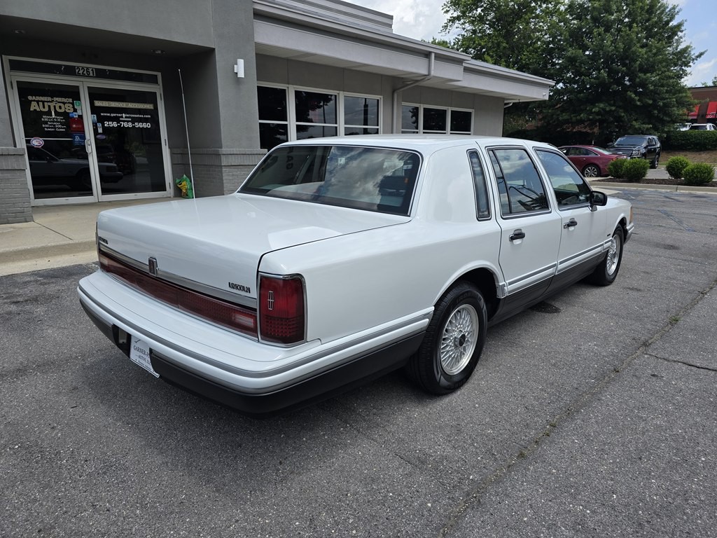 1993 Lincoln Town Car Image 13