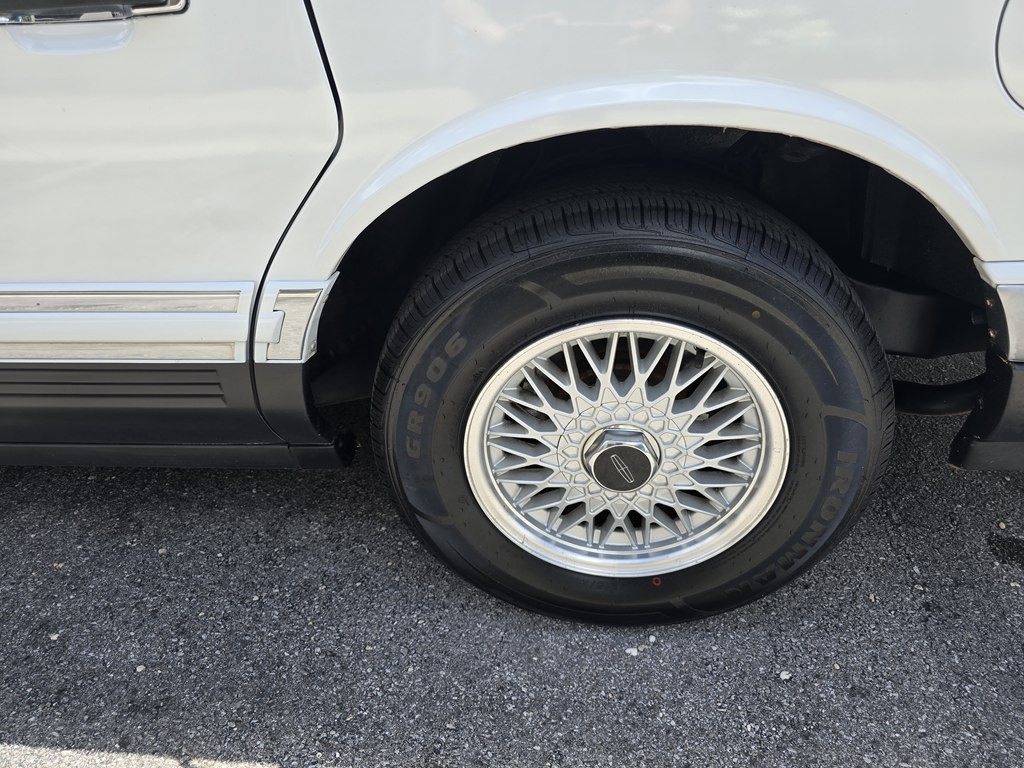 1993 Lincoln Town Car Image 17