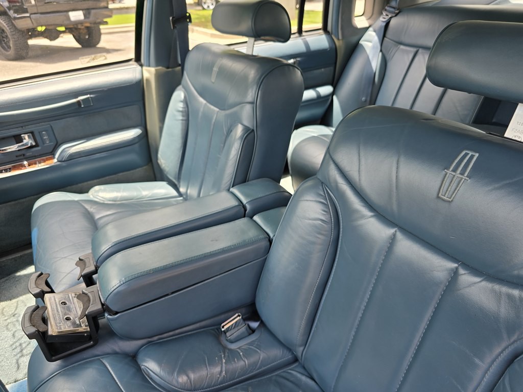1993 Lincoln Town Car Image 21