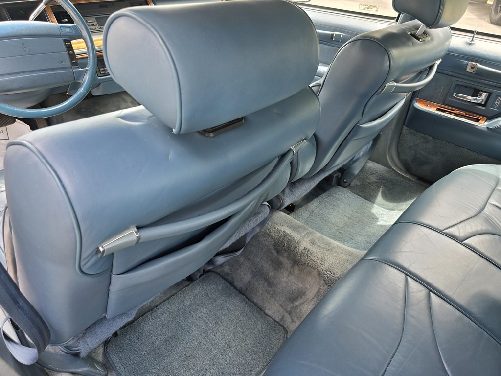 1993 Lincoln Town Car Image 23
