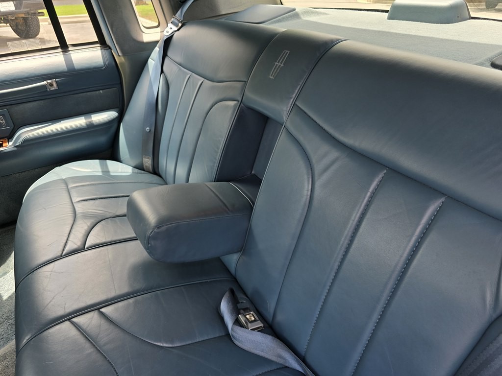 1993 Lincoln Town Car Image 24