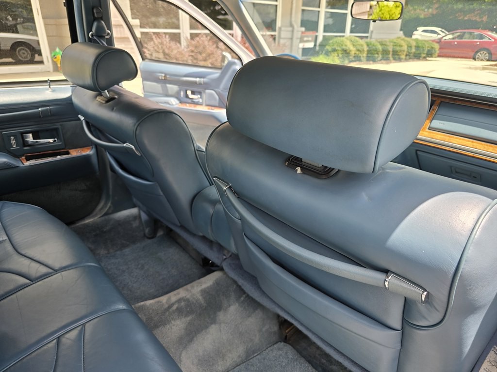 1993 Lincoln Town Car Image 26