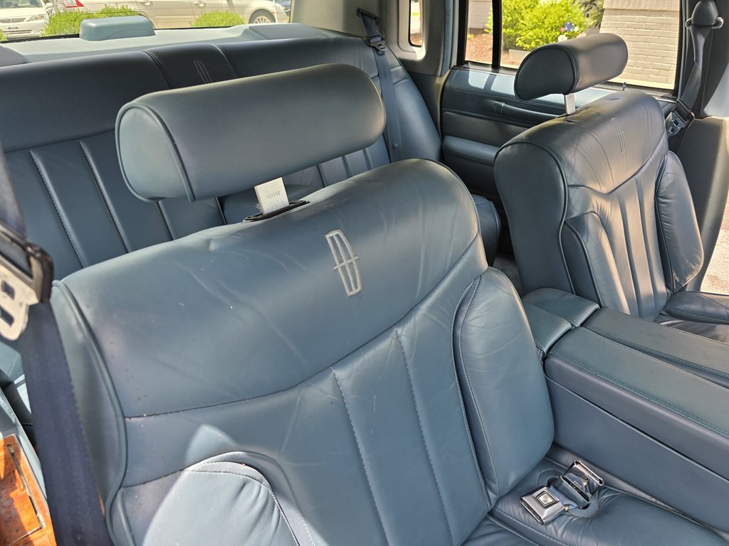 1993 Lincoln Town Car Image 30