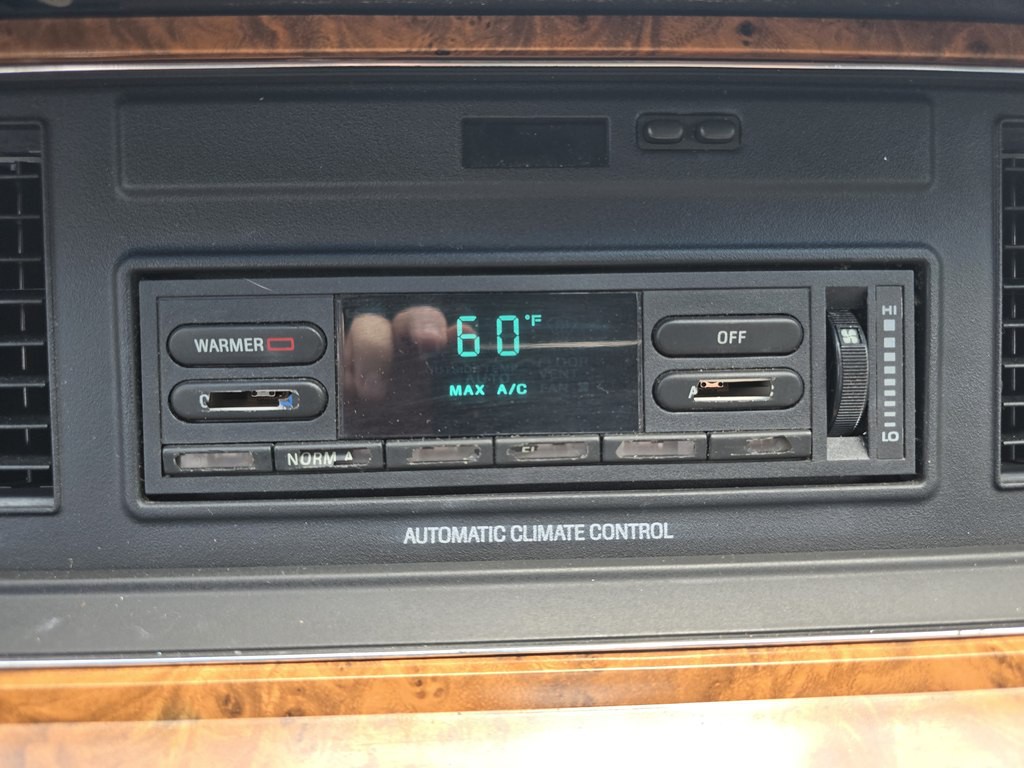 1993 Lincoln Town Car Image 35
