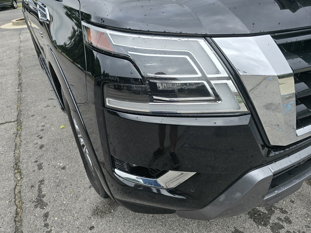 2021 Nissan Armada Image 3