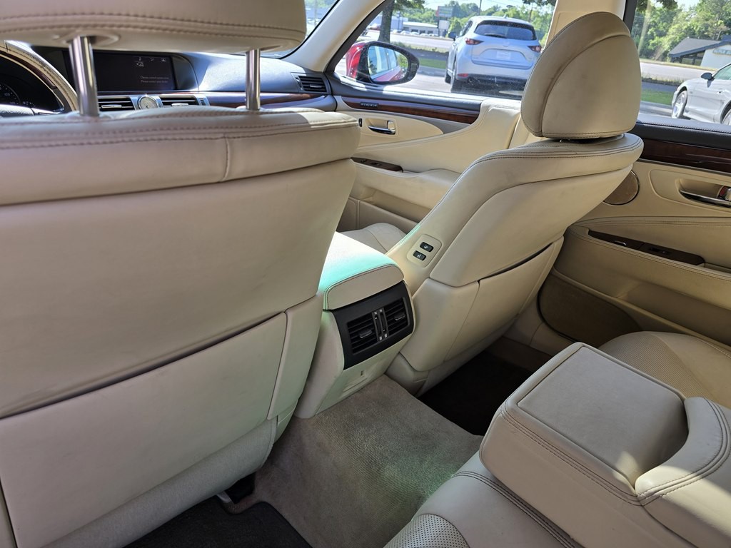 2015 Lexus LS Image 22