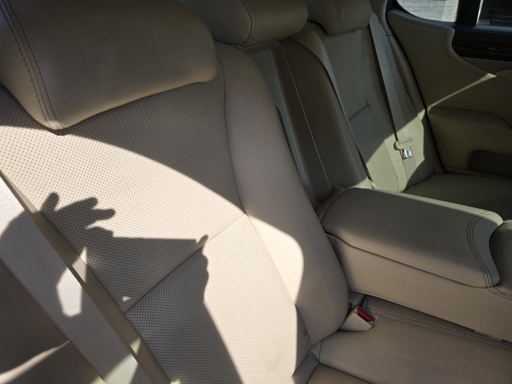 2015 Lexus LS Image 27