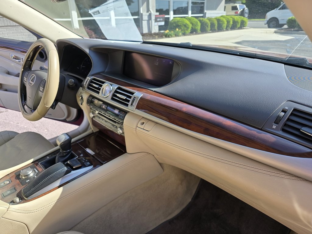 2015 Lexus LS Image 29