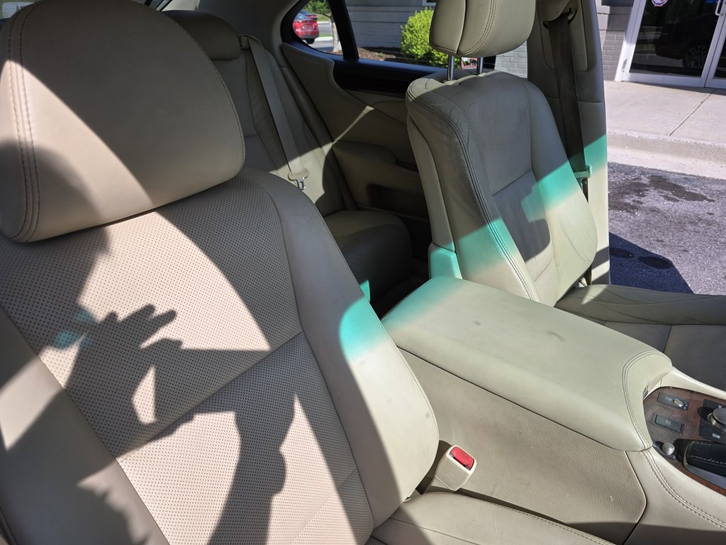 2015 Lexus LS Image 30