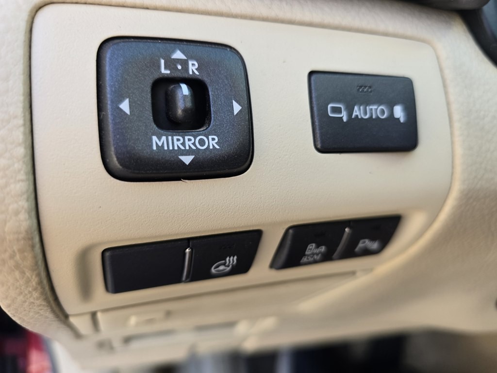 2015 Lexus LS Image 31