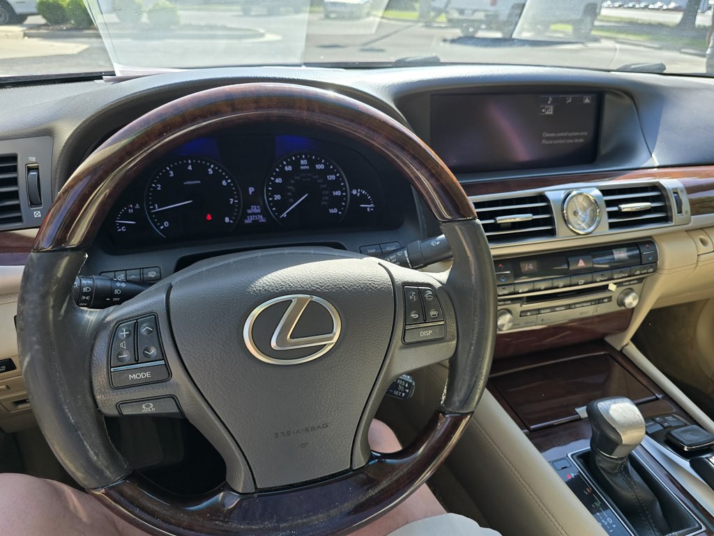 2015 Lexus LS Image 34
