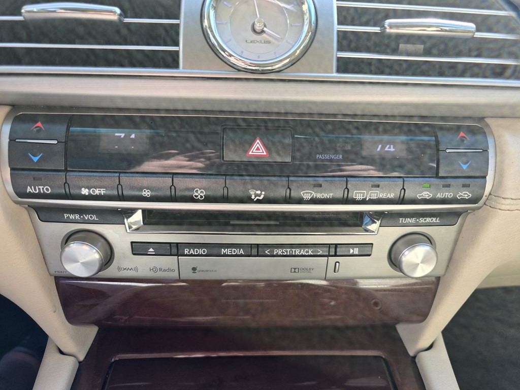 2015 Lexus LS Image 36