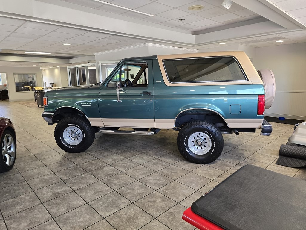 1989 Ford Bronco Image 2
