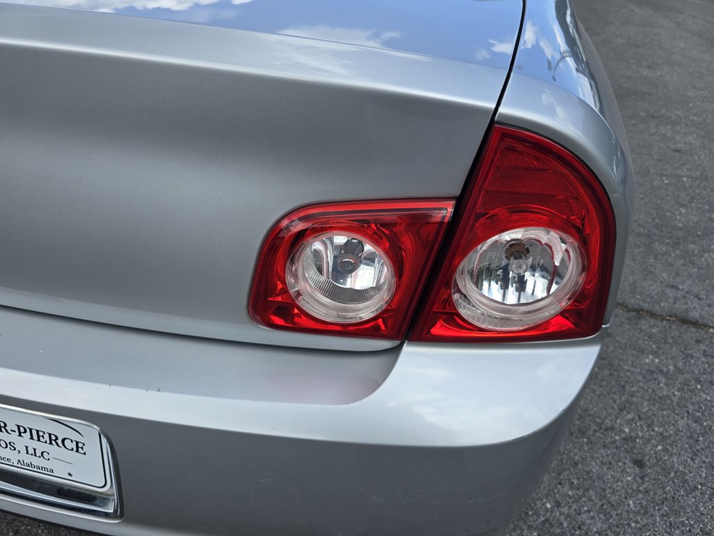2012 Chevrolet Malibu Image 11