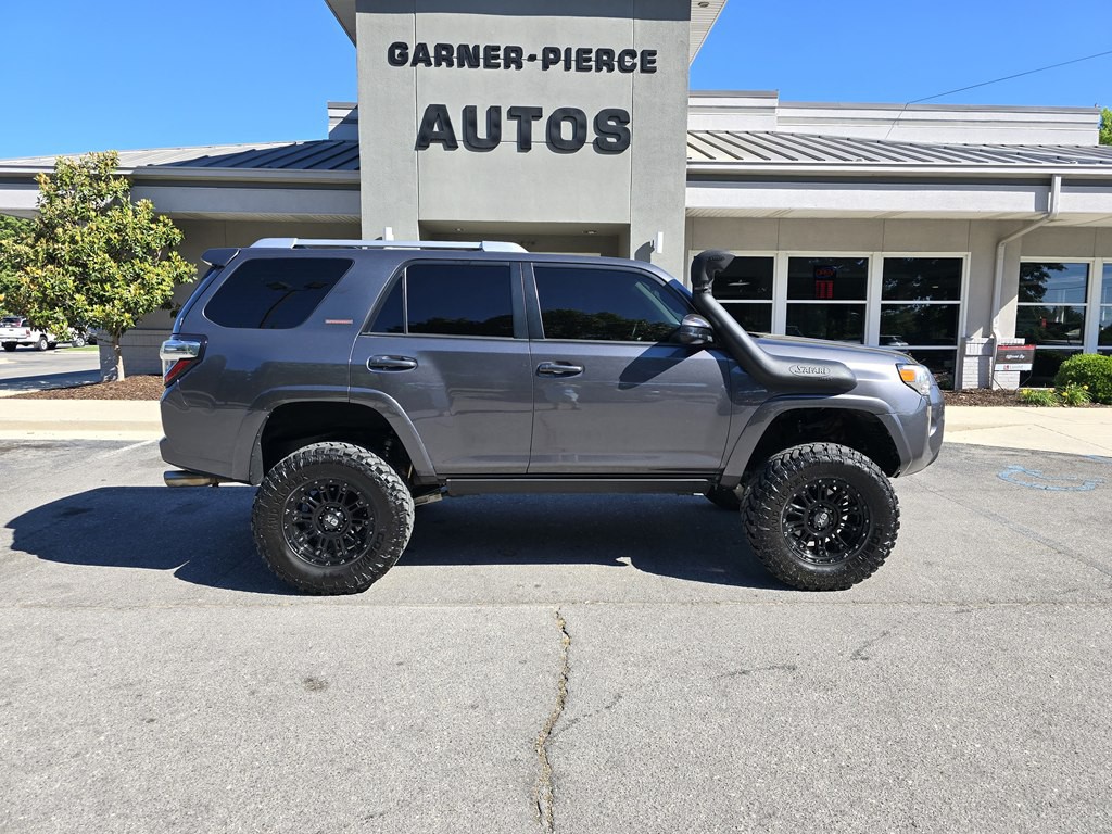 2015 Toyota 4Runner Image 1