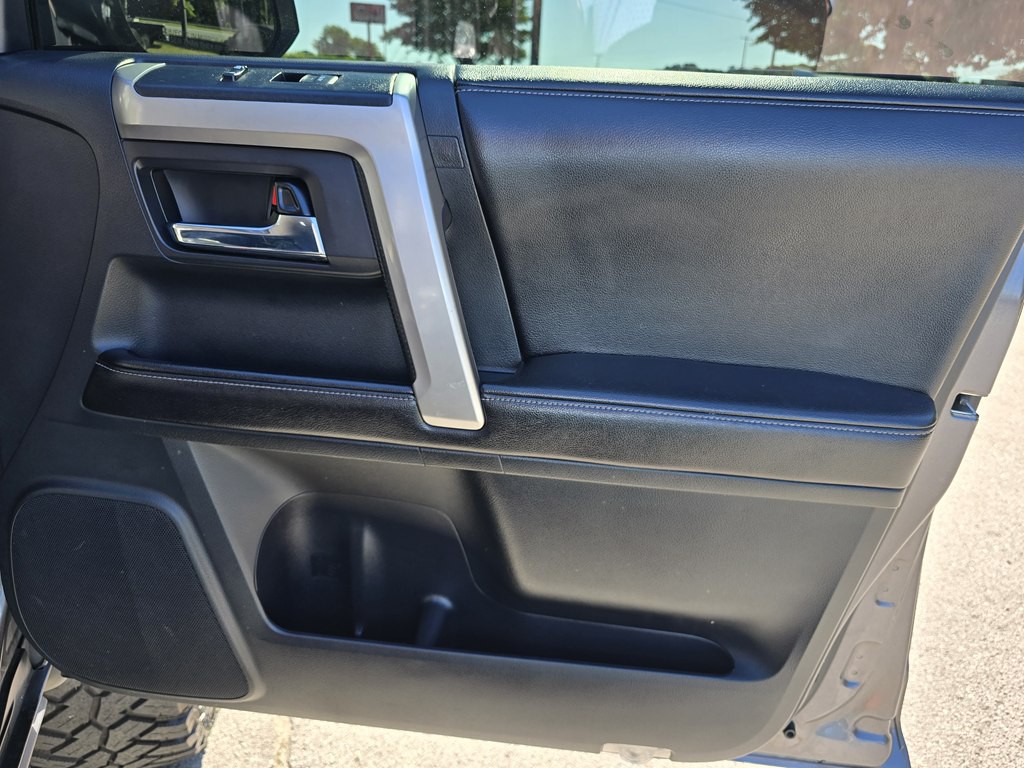 2015 Toyota 4Runner Image 30