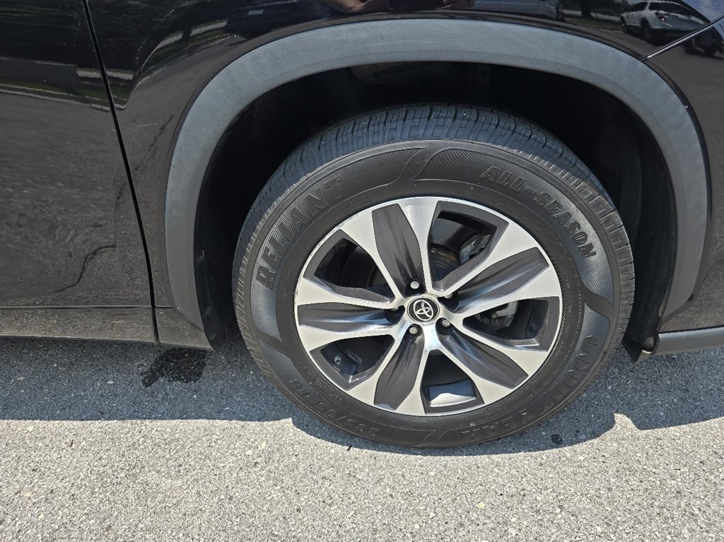 2022 Toyota Highlander Image 14