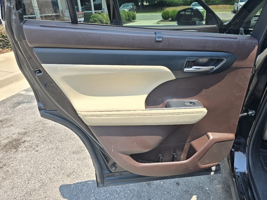 2022 Toyota Highlander Image 24