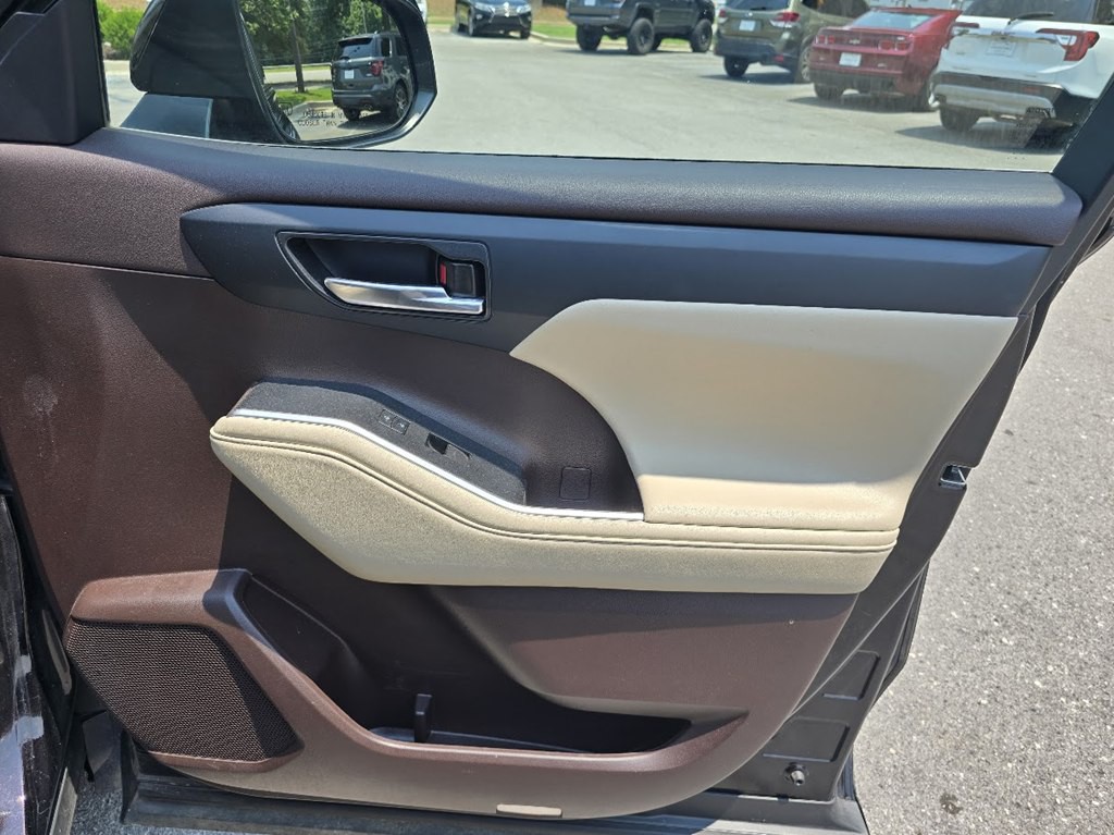 2022 Toyota Highlander Image 32