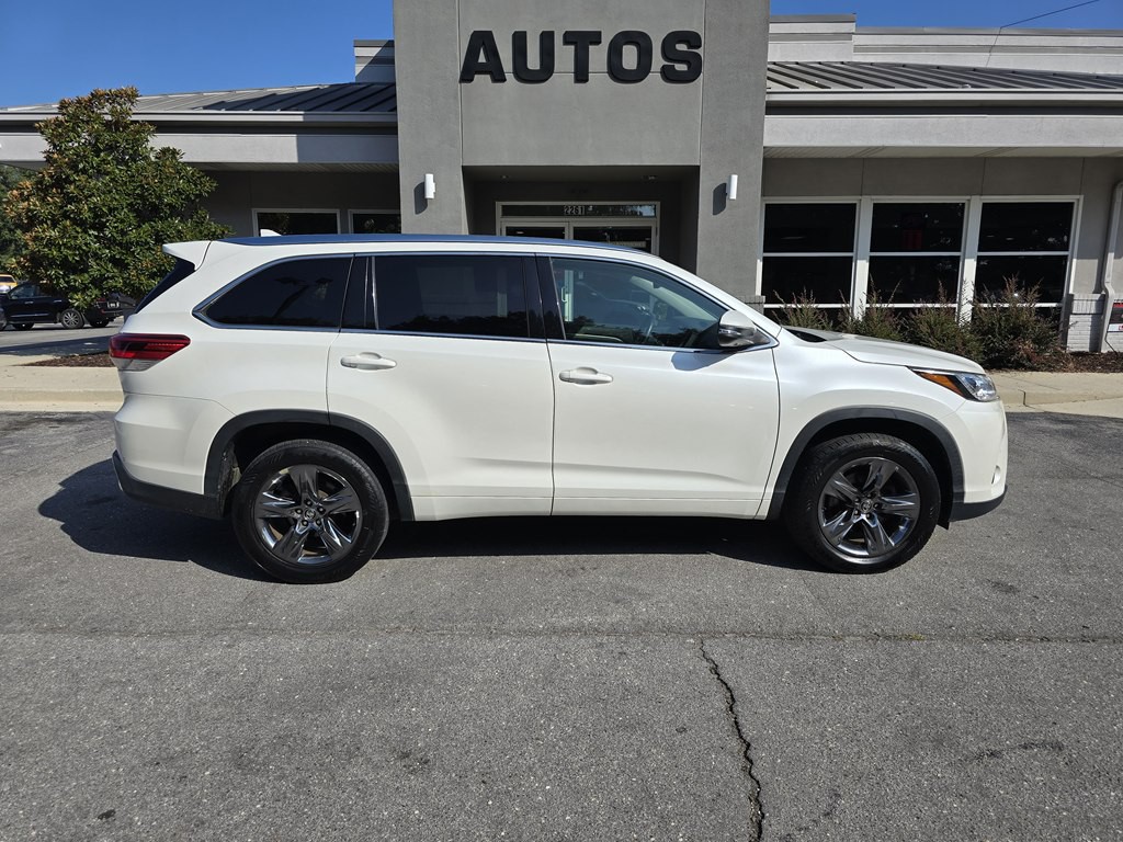 2017 Toyota Highlander Image 1