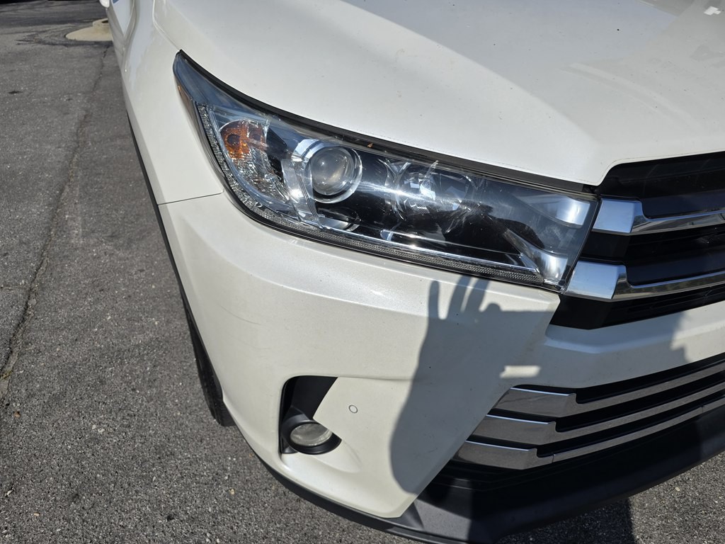 2017 Toyota Highlander Image 3