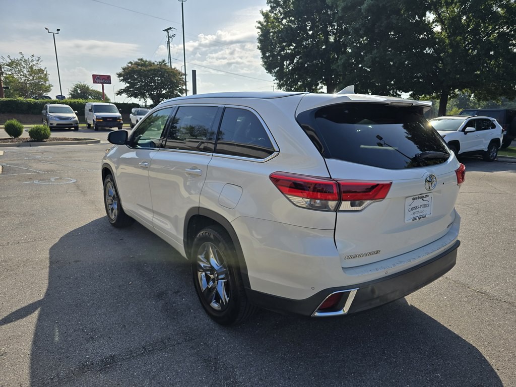 2017 Toyota Highlander Image 8