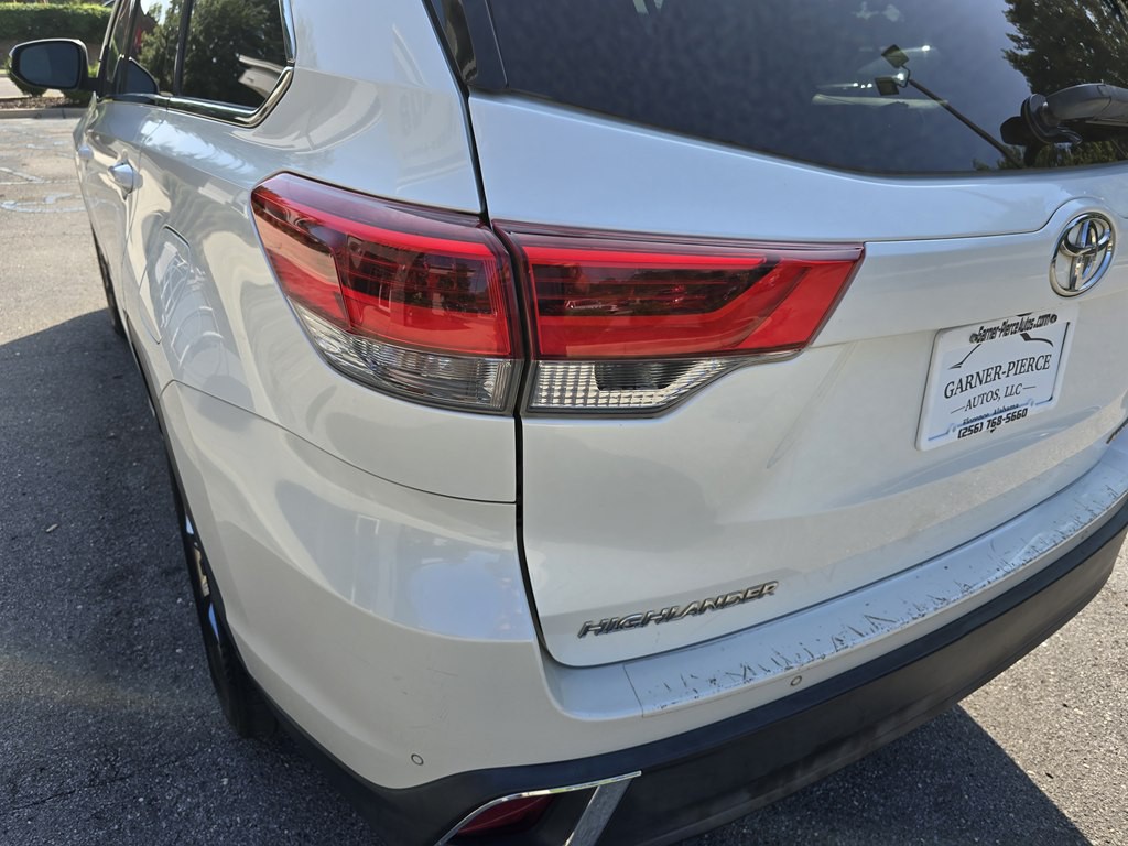 2017 Toyota Highlander Image 9