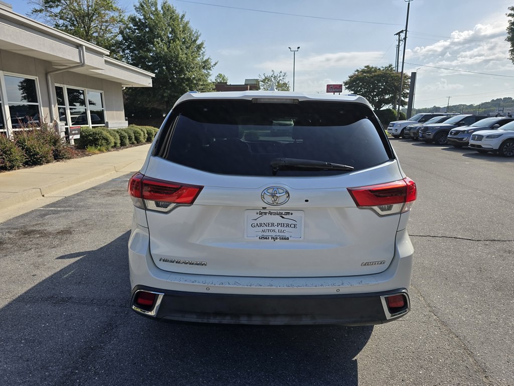 2017 Toyota Highlander Image 10