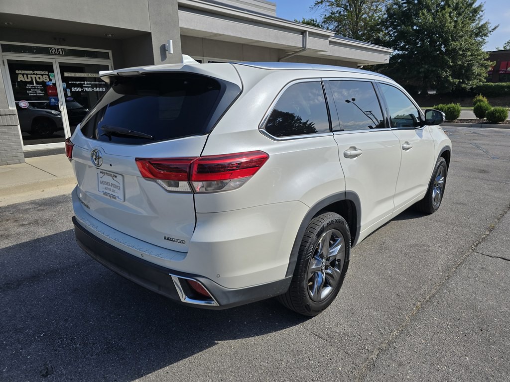 2017 Toyota Highlander Image 14