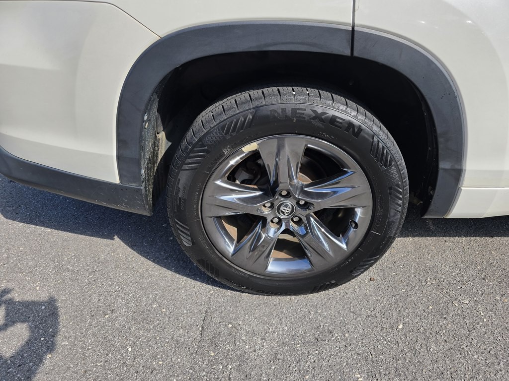 2017 Toyota Highlander Image 15