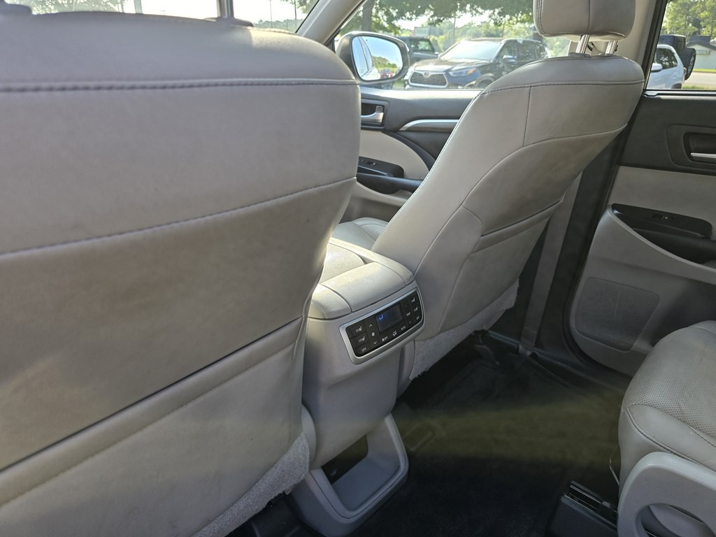 2017 Toyota Highlander Image 25
