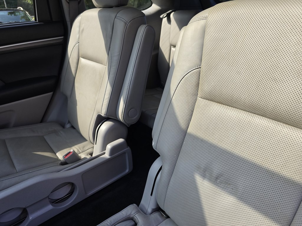 2017 Toyota Highlander Image 26