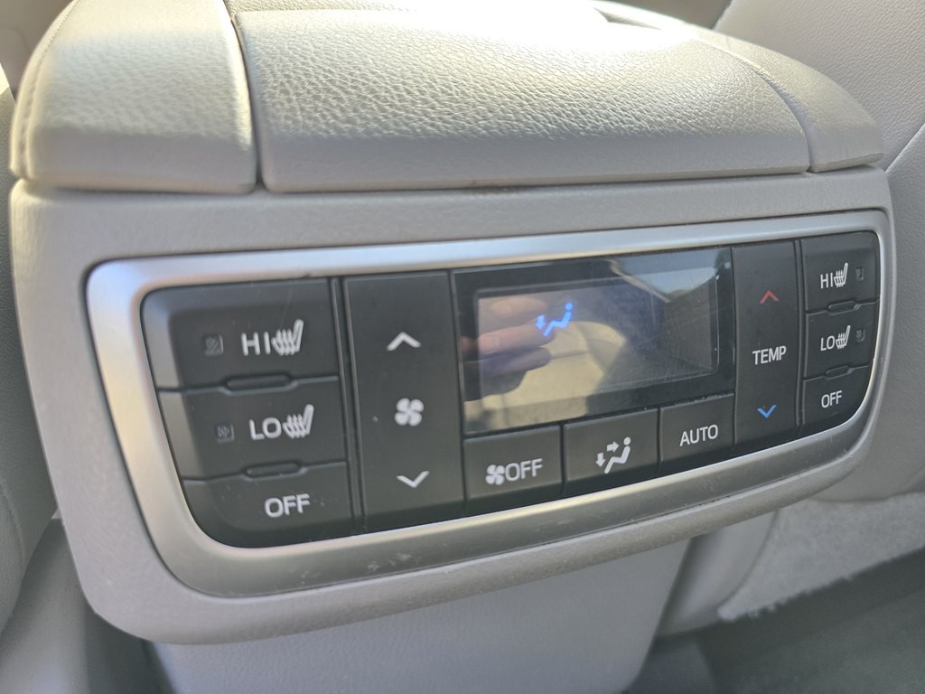 2017 Toyota Highlander Image 28