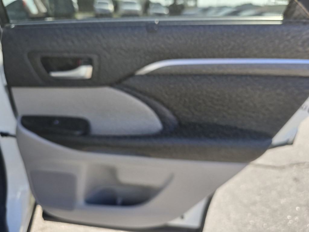 2017 Toyota Highlander Image 29