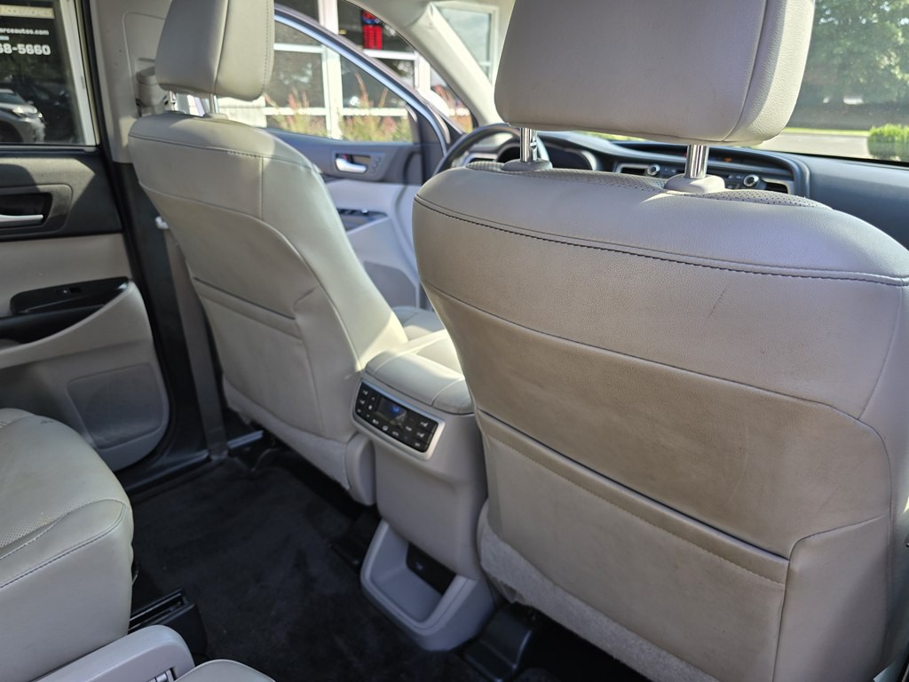 2017 Toyota Highlander Image 30
