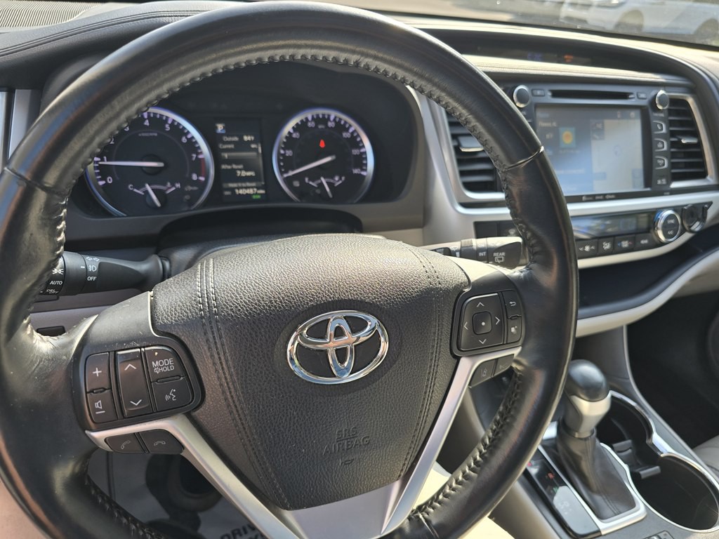 2017 Toyota Highlander Image 40