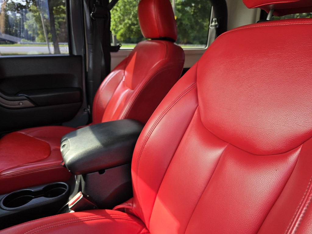 2014 Jeep Wrangler Image 19