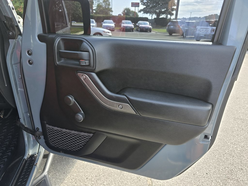 2014 Jeep Wrangler Image 21