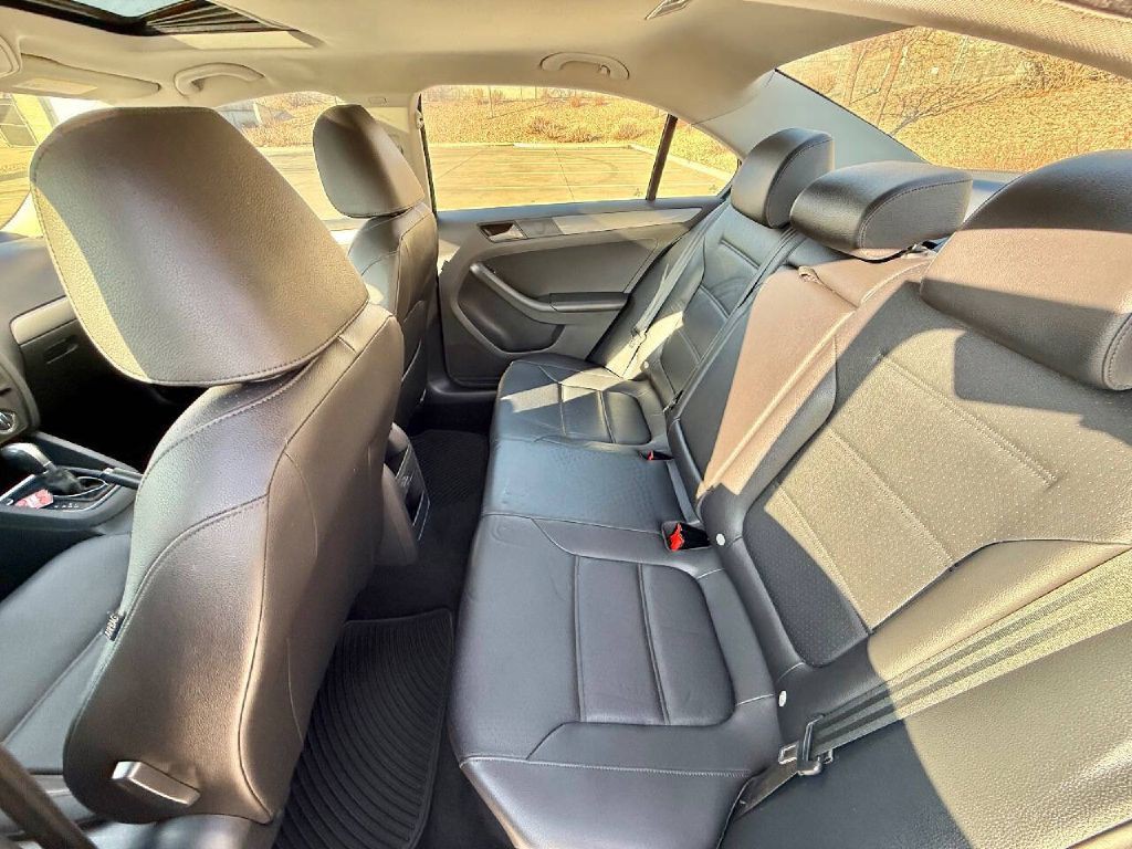 2017 Volkswagen Jetta Image 14