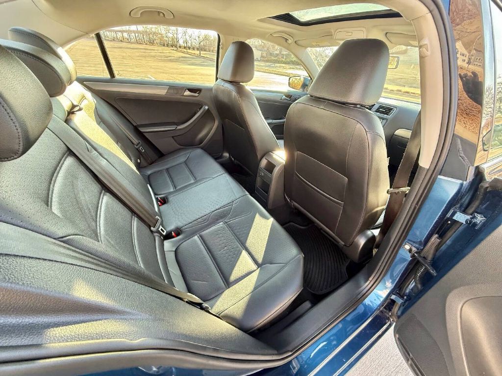 2017 Volkswagen Jetta Image 16