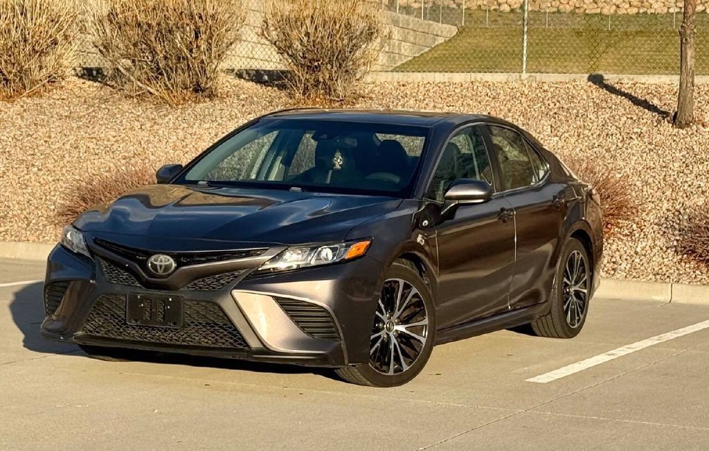 2018 Toyota Camry Image 2