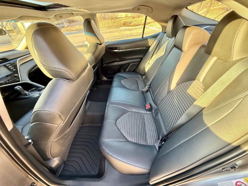 2018 Toyota Camry Image 10