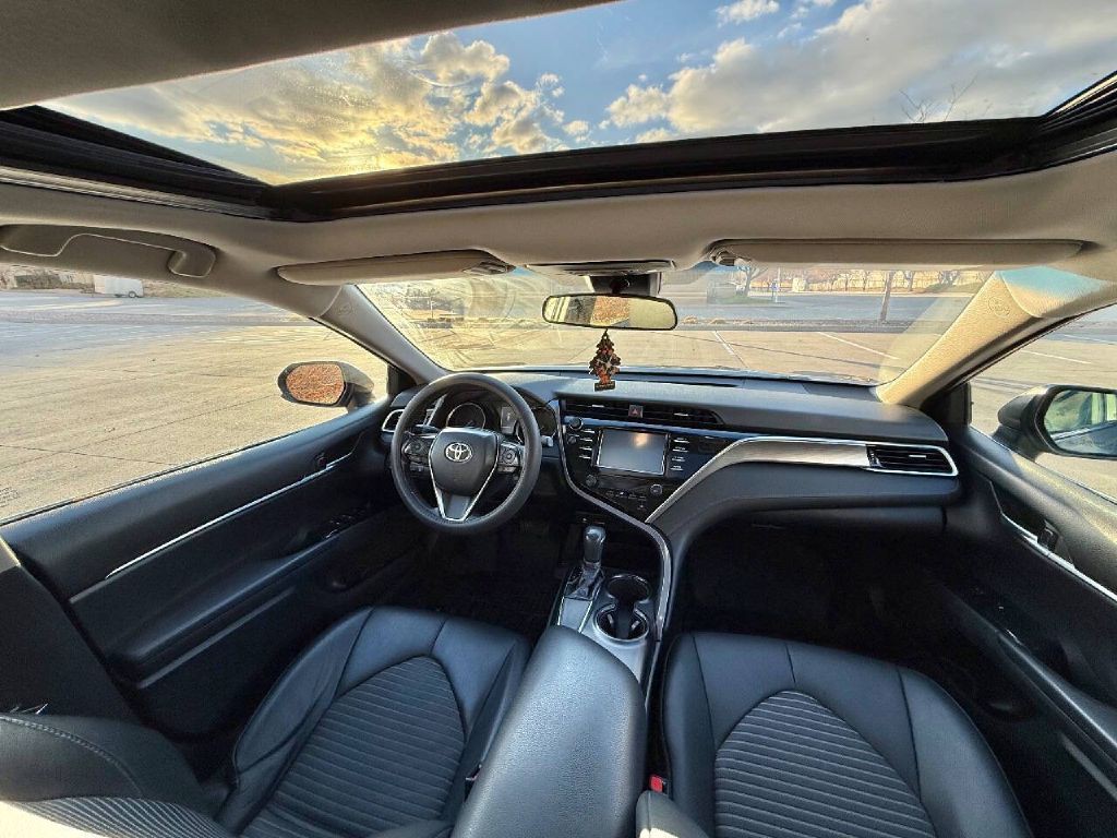 2018 Toyota Camry Image 11